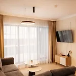 Modern One-bedroom With Balcony - Cometei