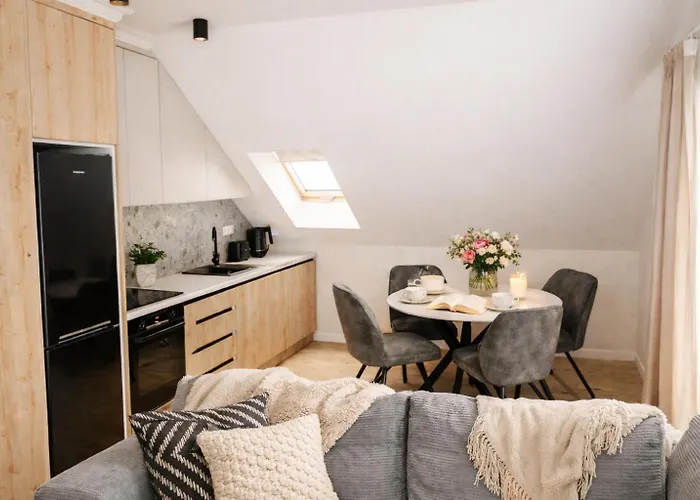 Modern One-bedroom With Balcony - Cometei Apartment